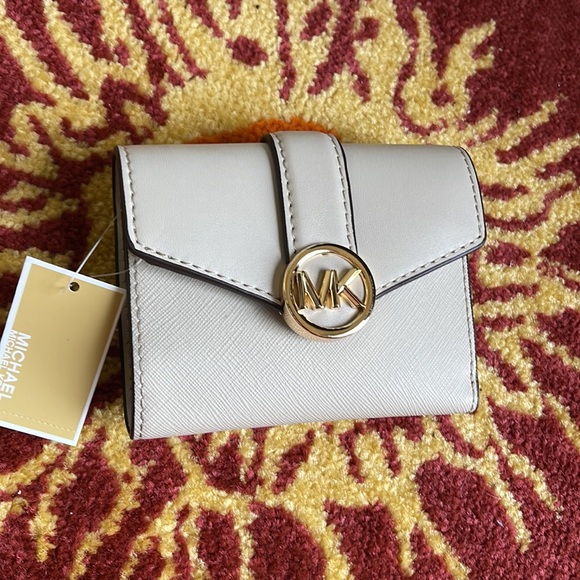 MICHAEL KORS CARMEN MEDIUM LOGO AND FAUX LEATHER WALLET LIGHT SAND - Picture 4 of 16